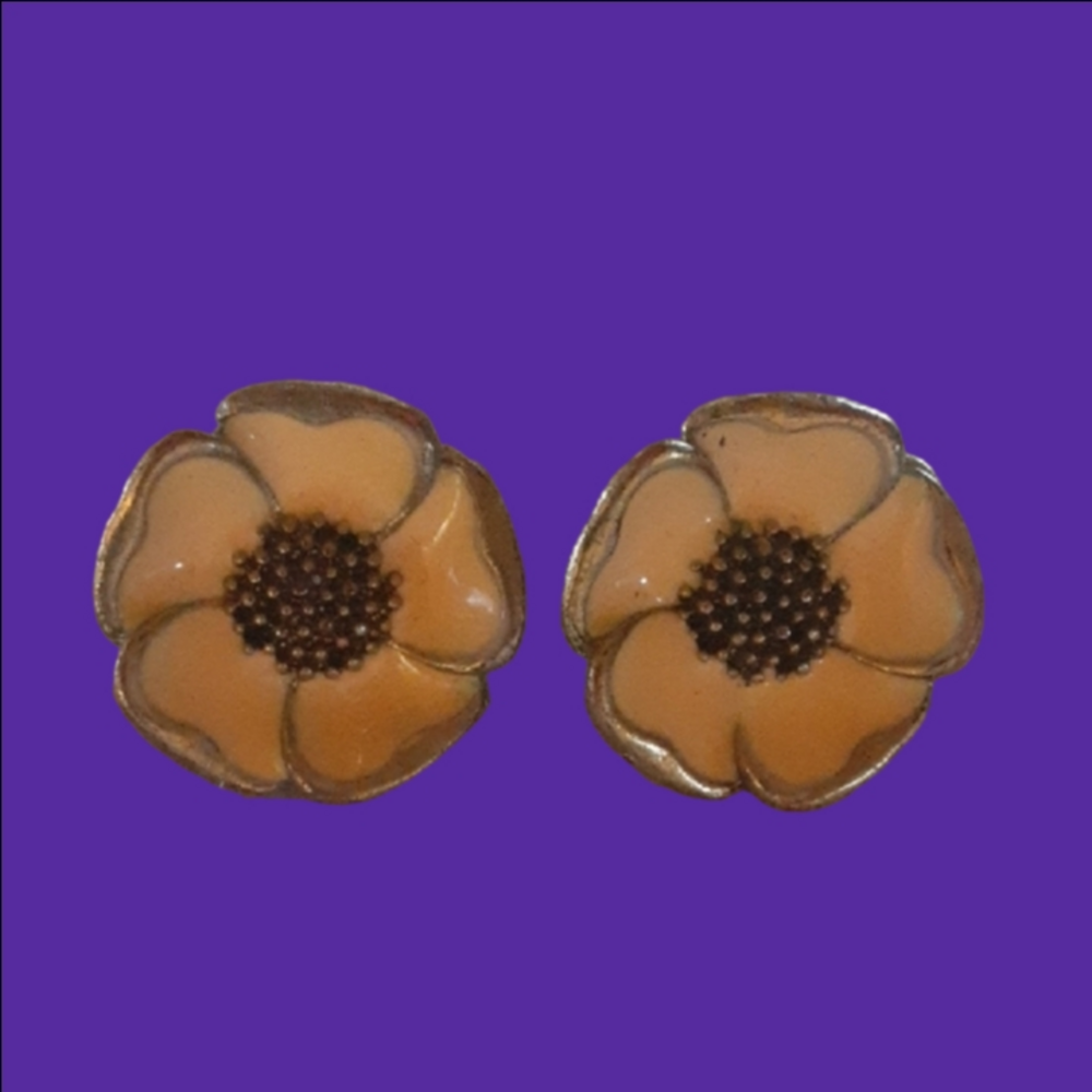 Cream Colored Flower Earrings